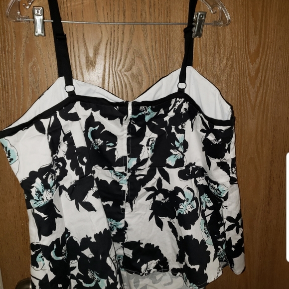 Torrid Peplum top in size 3. - Picture 2 of 4